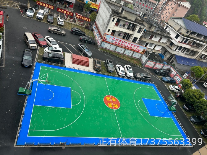 湘西州瀘溪縣鎮(zhèn)政府硅pu球場完工